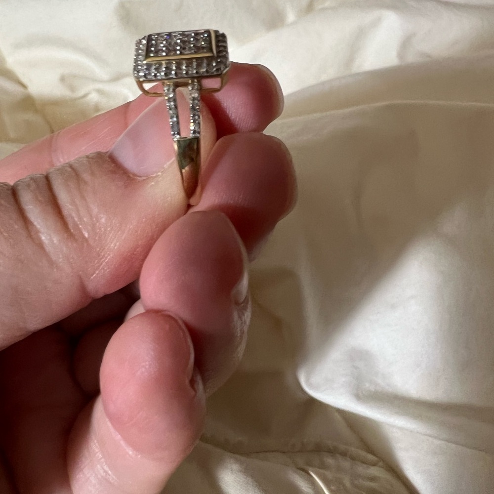 10k Gold Diamond Chip Ring Size 7